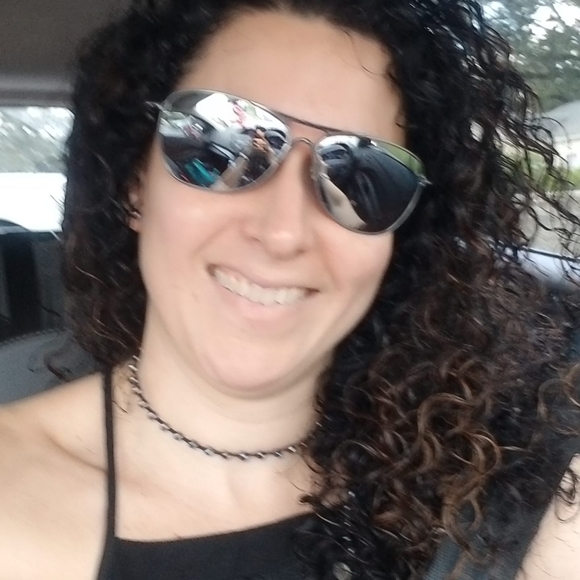 Meet your Posher, Ines - Picture 1 of 1